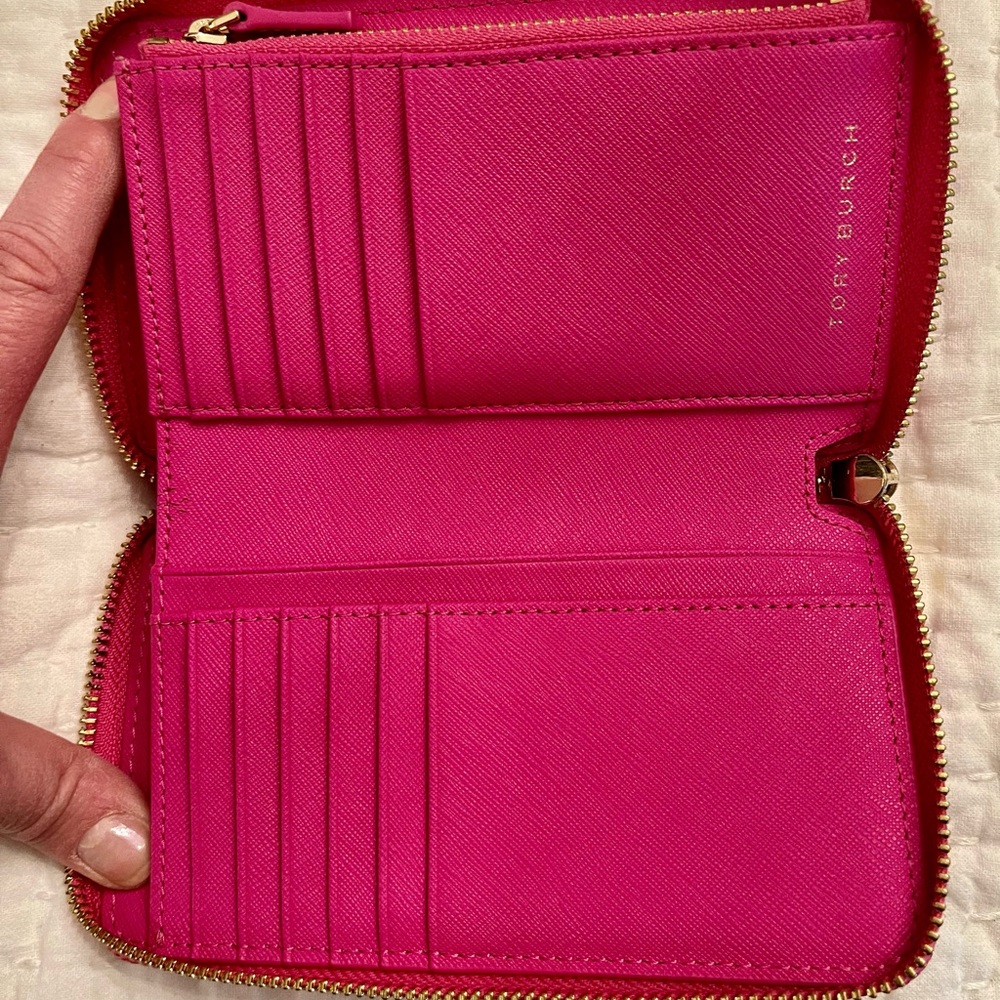 Brand New ⭐️Tory Burch Hot Pink Wallet